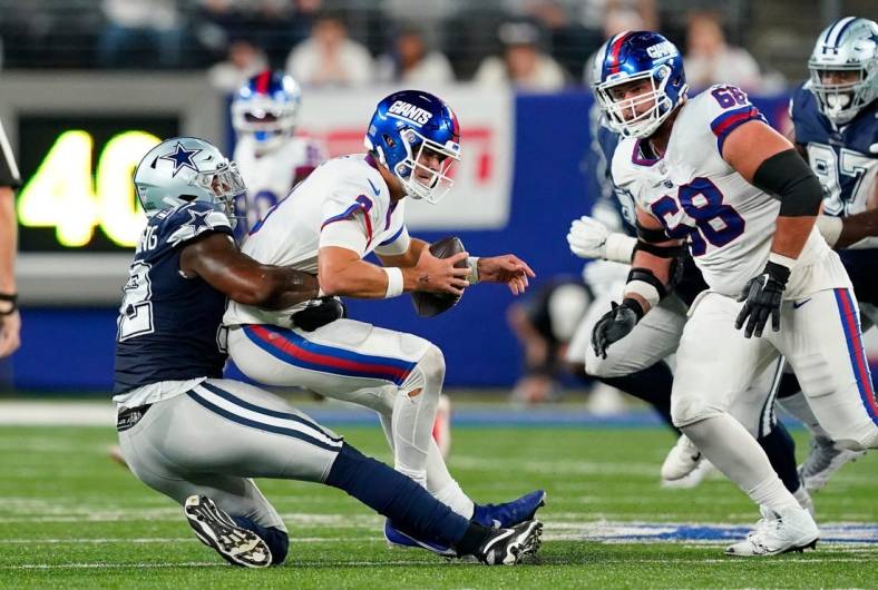 Dallas Cowboys defensive end Dorance Armstrong (92) sacks New York Giants quarterback Daniel Jones (8) in the second half. The Giants fall to the Cowboys, 23-16, at MetLife Stadium on Monday, Sept. 26, 2022.

Nfl Ny Giants Vs Dallas Cowboys Cowboys At Giants