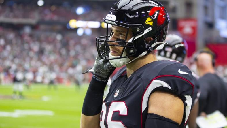 Oct 9, 2022; Glendale, Arizona, USA; Arizona Cardinals tight end Zach Ertz (86) against the Philadelphia Eagles at State Farm Stadium. Mandatory Credit: Mark J. Rebilas-USA TODAY Sports