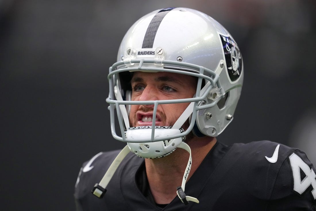 Las Vegas Raiders: After being benched, will Derek Carr walk away from football?