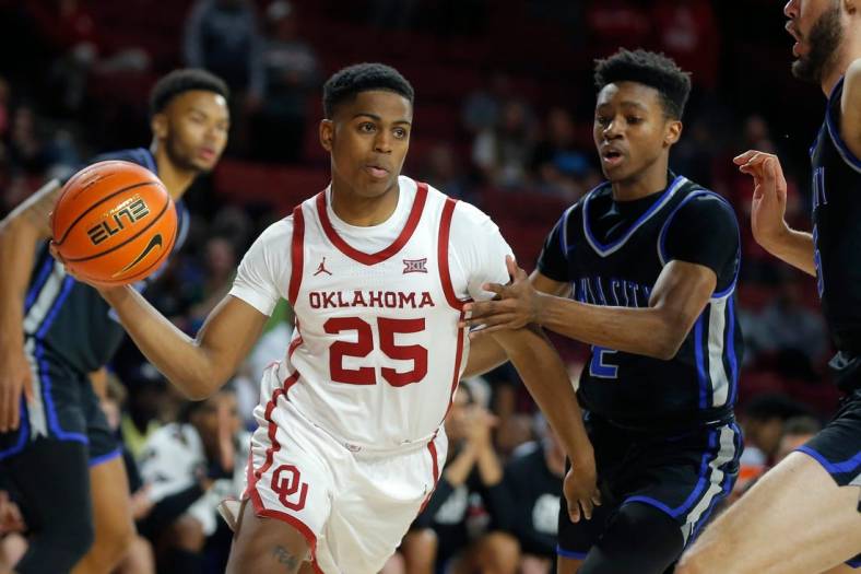 Oklahoma's Grant Sherfield (25) passes the ball as OCU's Avery Jackson defends during a college basketball exhibition game between the University of Oklahoma Sooners (OU) and the Oklahoma City University Starts (OCU) at Loyd Noble Center in Norman, Okla., Tuesday, Oct. 25, 2022.

Ou Men S Basketball