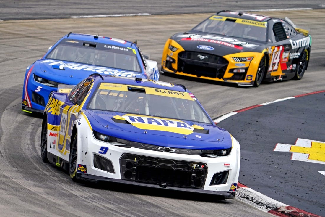 Oct 30, 2022; Martinsville, Virginia, USA; NASCAR Cup Series driver Chase Elliott (9) during the Xfinity 500 at Martinsville Speedway. Mandatory Credit: Peter Casey-USA TODAY Sports