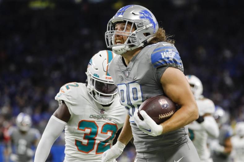 Oct 30, 2022; Detroit, Michigan, USA;  Detroit Lions tight end T.J. Hockenson (88) runs against Miami Dolphins safety Verone McKinley III (32) during the first half  at Ford Field. Mandatory Credit: Junfu Han-USA TODAY Sports