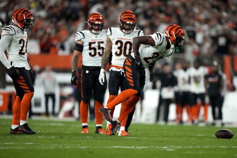 Oct 31, 2022; Cincinnati, OH, USA; Cincinnati Bengals cornerback Chidobe Awuzie (22) limps off the field in the second quarter during an NFL Week 8 game against the Cleveland Browns, Monday, Oct. 31, 2022, at FirstEnergy Stadium in Cleveland.  Mandatory Credit: Albert Cesare-USA TODAY Sports