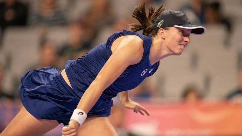 Nov 3, 2022; Forth Worth, TX, USA; Iga Swiatek (POL) serves during her match against Caroline Garcia (FRA) on day four of the WTA Finals at Dickies Arena. Mandatory Credit: Susan Mullane-USA TODAY Sports