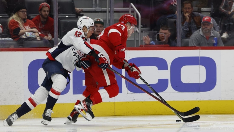 Alex Ovechkin ties goals record as Capitals fall to Red Wings