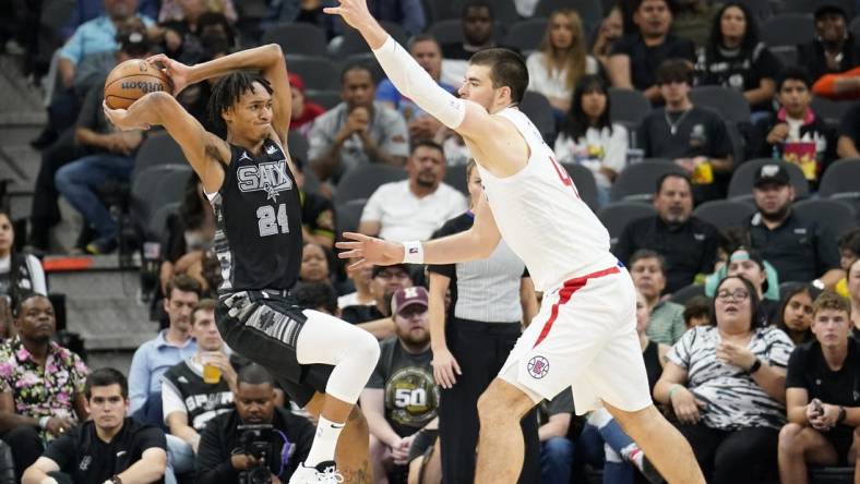 Nov 4, 2022; San Antonio, Texas, USA; San Antonio Spurs guard Devin Vassell (24) looks to the pass the ball while defended by Los Angeles Clippers center Ivica Zubac (40) at AT&T Center. Mandatory Credit: Scott Wachter-USA TODAY Sports
