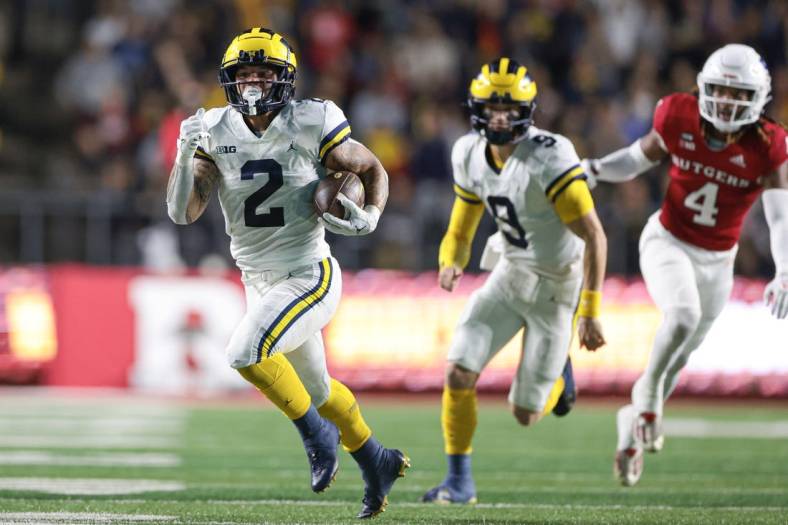Nov 5, 2022; Piscataway, New Jersey, USA; Michigan Wolverines running back Blake Corum (2) carries the ball against the Rutgers Scarlet Knights during the first half at SHI Stadium. Mandatory Credit: Vincent Carchietta-USA TODAY Sports