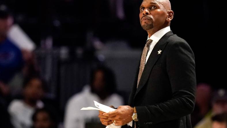 Vanderbilt head coach Jerry Stackhouse watches his team face Memphis during the first half at Memorial Gym in Nashville, Tenn., Monday, Nov. 7, 2022.

Vandymemphismbb 110722 An 011