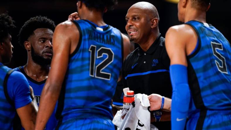 Memphis head coach Penny Hardaway work with his team against Vanderbilt during the first half at Memorial Gym in Nashville, Tenn., Monday, Nov. 7, 2022.

Vandymemphismbb 110722 An 012