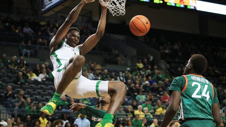 Oregon's N'Faly Dante, left, dunks the ball over Florida A&M 's Wylie Howard III during the second half at Matthew Knight Arena Nov 7, 2022.

Ncaa Mens Basketball Eug Uombb Vs Florida A M At Oregon