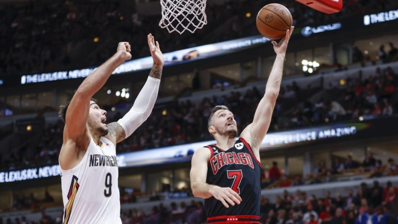 Nov 9, 2022; Chicago, Illinois, USA; Chicago Bulls guard Goran Dragic (7) goes to the basket against New Orleans Pelicans center Willy Hernangomez (9) during the first half at United Center. Mandatory Credit: Kamil Krzaczynski-USA TODAY Sports