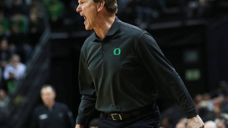 Oregon coach Dana Altman calls to his team during the first half of their game against UC Irvine at Matthew Knight Arena Nov 11, 2022 in Eugene, Oregon.

Ncaa Basketball Eug Uombb Vs Uc Irvine Uc Irvine At Oregon