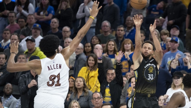 November 11, 2022; San Francisco, California, USA; Golden State Warriors guard Stephen Curry (30) shoots the basketball against Cleveland Cavaliers center Jarrett Allen (31) during the fourth quarter at Chase Center. Mandatory Credit: Kyle Terada-USA TODAY Sports