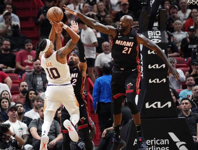 Nov 14, 2022; Miami, Florida, USA; Miami Heat center Dewayne Dedmon (21) defends a shot of Phoenix Suns guard Damion Lee (10) in the second half at FTX Arena. Mandatory Credit: Jim Rassol-USA TODAY Sports