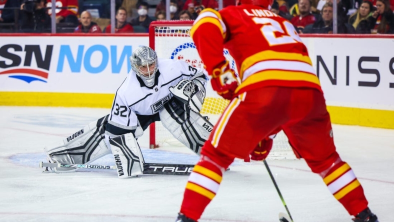 Nov 14, 2022; Calgary, Alberta, CAN; Los Angeles Kings goaltender Jonathan Quick (32) guards his net against Calgary Flames center Elias Lindholm (28) during the third period at Scotiabank Saddledome. Mandatory Credit: Sergei Belski-USA TODAY Sports