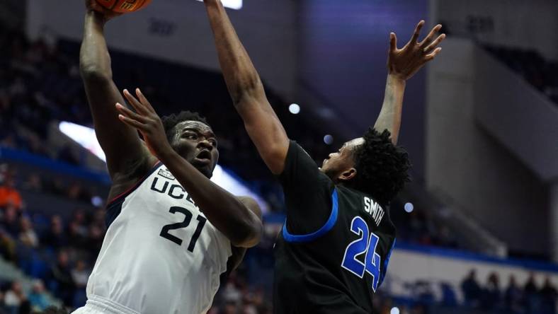 Nov 15, 2022; Hartford, Connecticut, USA; Connecticut Huskies forward Adama Sanogo (21) looks to pass the ball against Buffalo Bulls forward Jonnivius Smith (24) in the first half at XL Center. Mandatory Credit: David Butler II-USA TODAY Sports