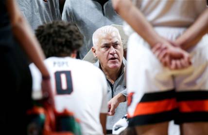 Oregon State's head coach Wayne Tinkle talks to the team during a timeout in the game against Bushnell on Tuesday, Nov. 15, 2022 at OSU in Corvallis, Ore.

Osuvsbushnell710