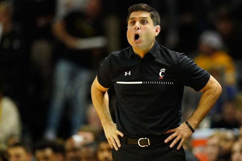 Cincinnati Bearcats head coach Wes Miller instruct the team in the first half during a college basketball game against the Northern Kentucky Norse, Wednesday, Nov. 16, 2022, at Truist Arena in Highland Heights, Ky.

Cincinnati Bearcats At Northern Kentucky Norse Nov 16 0077