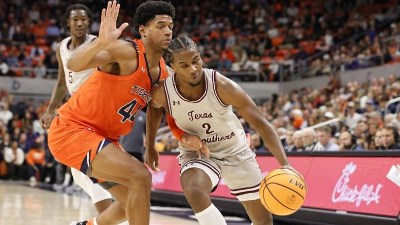 Nov 18, 2022; Auburn, Alabama, USA;  Auburn Tigers center Dylan Cardwell (44) blocks Texas Southern Tigers forward Davon Barnes (2) during the first half at Neville Arena. Mandatory Credit: John Reed-USA TODAY Sports