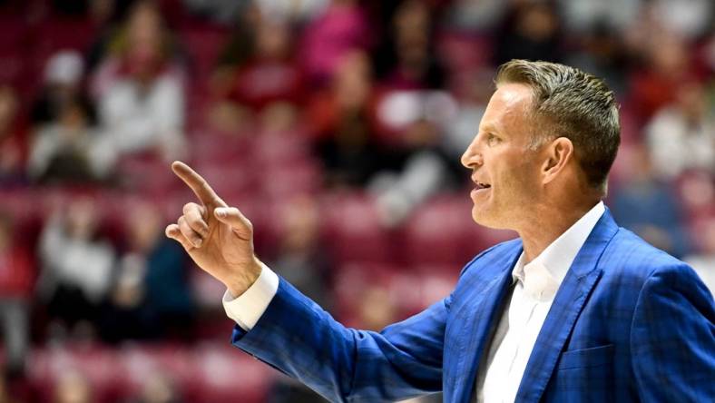 Nov 18, 2022; Tuscaloosa, AL, USA;  Alabama head coach Nate Oats gives directions to the Crimson Tide during the game with Jacksonville State at Coleman Coliseum.

Ncaa Basketball Alabama Vs Jacksonville State Men S Basketball