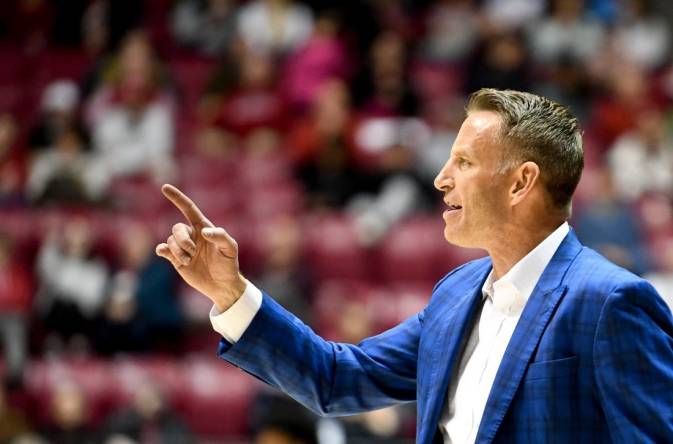 Nov 18, 2022; Tuscaloosa, AL, USA;  Alabama head coach Nate Oats gives directions to the Crimson Tide during the game with Jacksonville State at Coleman Coliseum.

Ncaa Basketball Alabama Vs Jacksonville State Men S Basketball