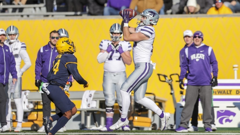 Nov 19, 2022; Morgantown, West Virginia, USA; Kansas State Wildcats tight end Sammy Wheeler (19) catches a pass during the first quarter against the West Virginia Mountaineers at Mountaineer Field at Milan Puskar Stadium. Mandatory Credit: Ben Queen-USA TODAY Sports
