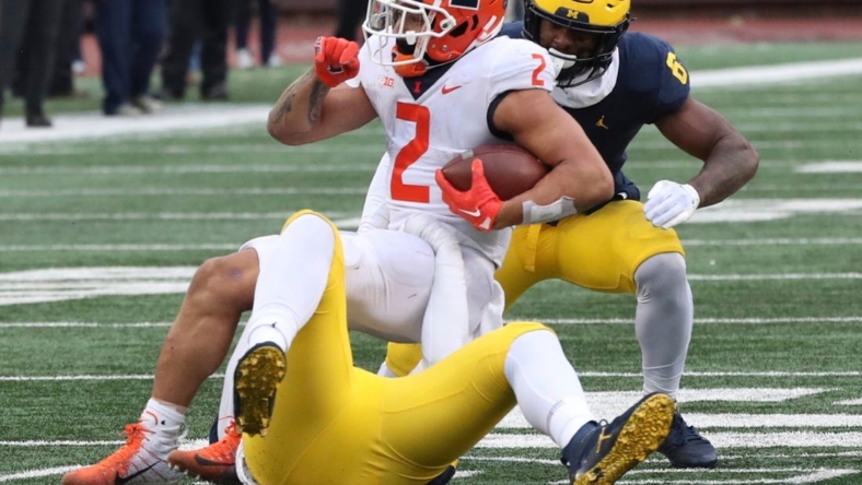 Michigan Wolverines defensive back Rod Moore (bottom) tackles Illinois Fighting Illini running back Chase Brown (2) during the second half Nov. 19, 2022 at Michigan Stadium.

Michill 111922 Kd 3896