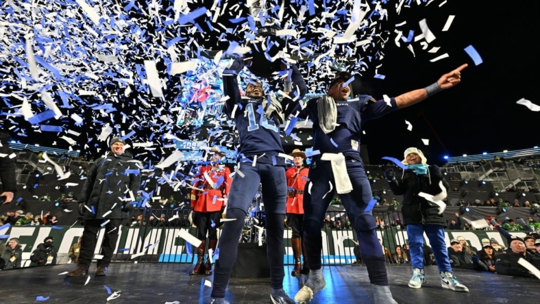 Nov 20, 2022; Regina, Saskatchewan, CAN; Toronto Argonauts player linebacker Henoc Muamba (10 ) along with another player hoist the Grey Cup in the air at the end of the fourth quarter at the 109th Grey Cup at Mosaic Stadium. Toronto won the game 24-23. Mandatory Credit: Walter Tychnowicz-USA TODAY Sports