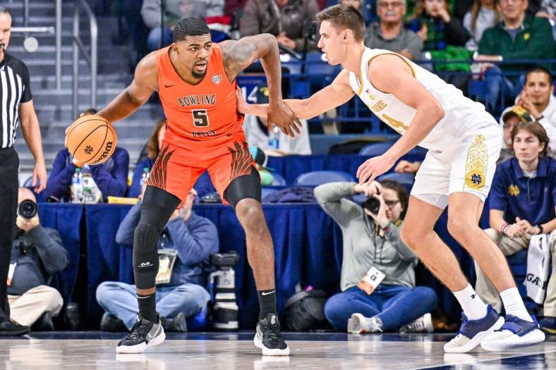 Nov 22, 2022; South Bend, Indiana, USA; Bowling Green Falcons forward Rashaun Agee (5) dribbles as Notre Dame Fighting Irish forward Nate Laszewski (14) defends in the first half at the Purcell Pavilion. Mandatory Credit: Matt Cashore-USA TODAY Sports
