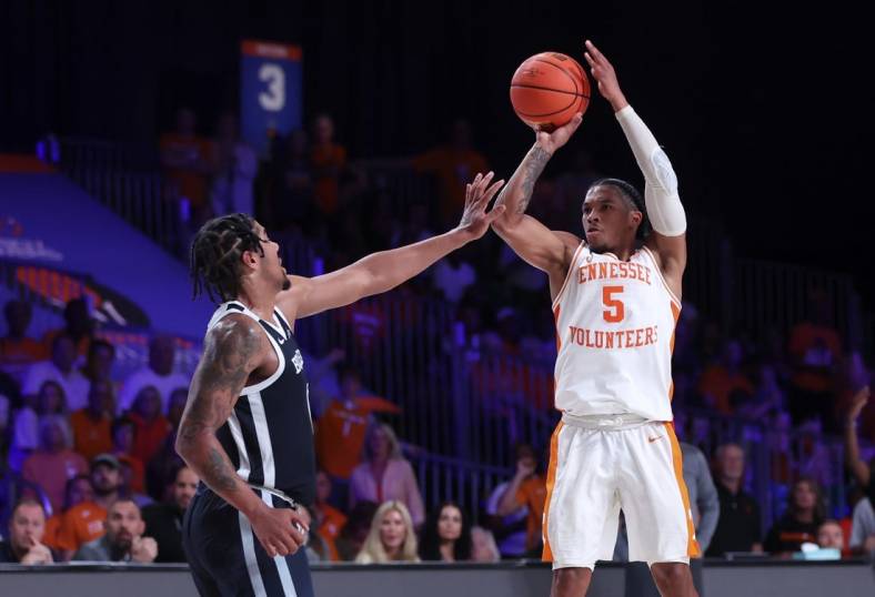 Nov 23, 2022; Paradise Island, BAHAMAS; Tennessee Volunteers guard Zakai Zeigler (5) shoots over Butler Bulldogs forward D.J. Hughes (0) during the first half at Imperial Arena. Mandatory Credit: Kevin Jairaj-USA TODAY Sports