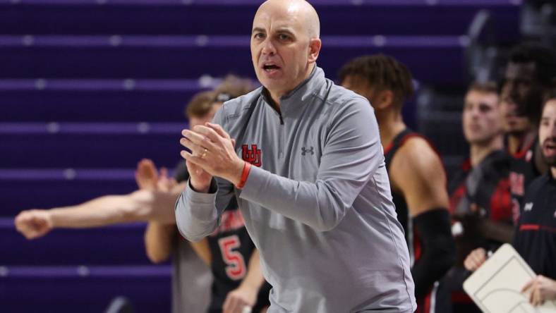 Nov 23, 2022; Fort Myers, Florida, USA;  Utah Utes head coach Craig Smith calls a play in the second half against the Mississippi State Bulldogs during the Fort Myers Tip-Off Beach Division championship game at Suncoast Credit Union Arena. Mandatory Credit: Nathan Ray Seebeck-USA TODAY Sports