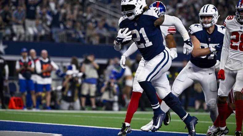 Nov 24, 2022; Arlington, Texas, USA; Dallas Cowboys running back Ezekiel Elliott (21) runs for a touchdown  against the New York Giants during the first quarter at AT&T Stadium. Mandatory Credit: Jerome Miron-USA TODAY Sports