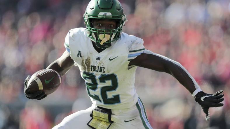 Nov 25, 2022; Cincinnati, Ohio, USA; Tulane Green Wave running back Tyjae Spears (22) runs for a touchdown against the Cincinnati Bearcats in the first half at Nippert Stadium. Mandatory Credit: Katie Stratman-USA TODAY Sports