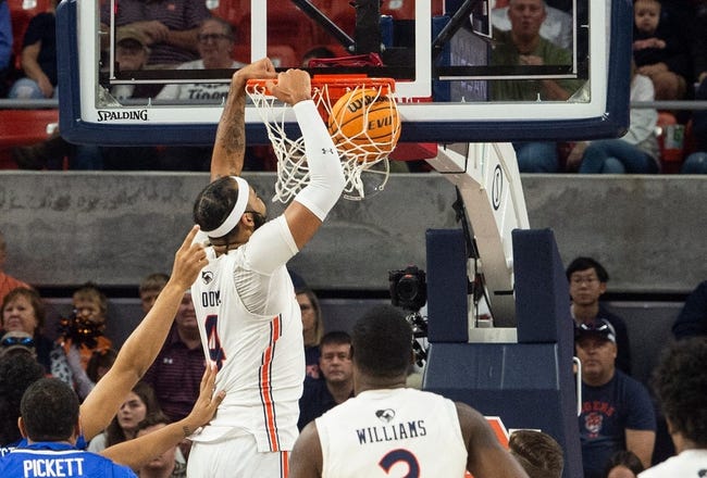 Auburn Tigers forward Johni Broome (4) dunks the ball as Auburn Tigers take on St. Louis Billikens at Neville Arena in Auburn, Ala., on Sunday, Nov. 27, 2022.