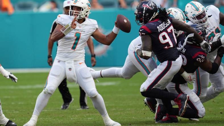 Miami Dolphins quarterback Tua Tagovailoa (1) drops back to ass against the Houston Texans during the first half of an NFL game at Hard Rock Stadium in Miami Gardens, Nov. 27, 2022.