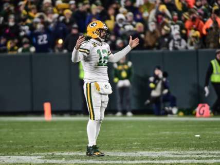 Green Bay Packers QB Aaron Rodgers reportedly playing through significant thumb injury