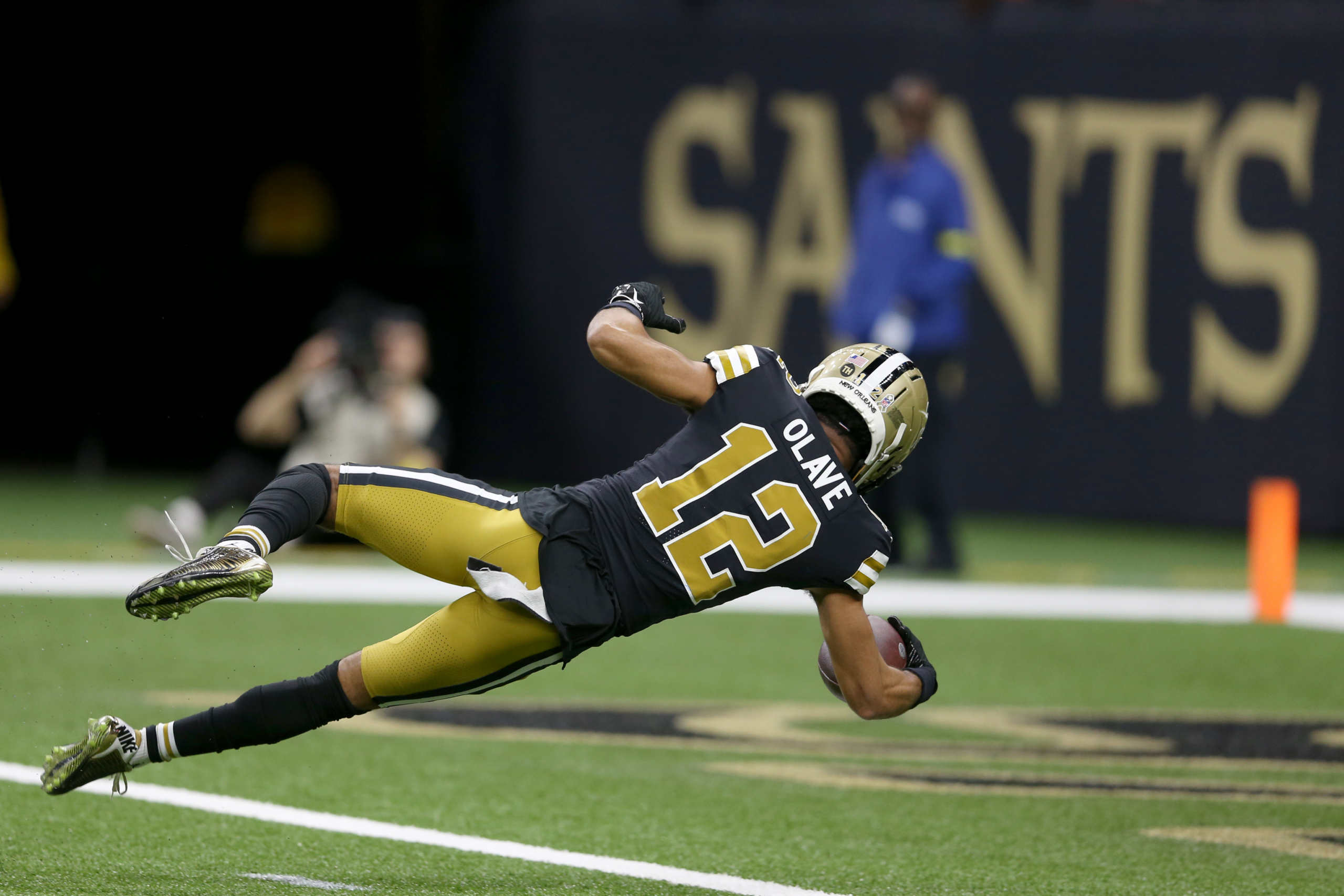 Saints WR Chris Olave makes great catch late vs. Packers