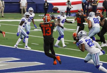 Oct 4, 2020; Arlington, Texas, USA; Cleveland Browns wide receiver Odell Beckham Jr. (13) catches a touchdown pass against Dallas Cowboys cornerback Daryl Worley (28) in the second quarter at AT&T Stadium. Mandatory Credit: Tim Heitman-USA TODAY Sports