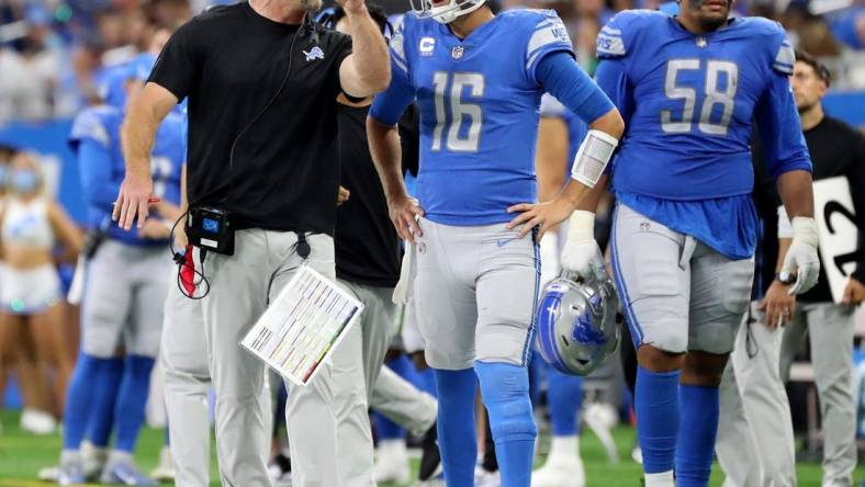 Head coach Dan Campbell talks with Detroit Lions quarterback Jared Goff during action against the San Francisco 49ers, Sunday, September 12, 2021 at Ford Field.

Lions 49ers