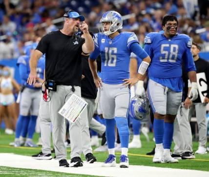 Head coach Dan Campbell talks with Detroit Lions quarterback Jared Goff during action against the San Francisco 49ers, Sunday, September 12, 2021 at Ford Field.

Lions 49ers