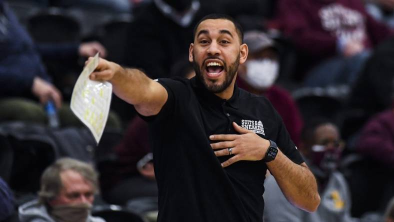 Jan 25, 2022; Chicago, Illinois, USA;  Loyola (Il) Ramblers head coach Drew Valentine directs the team against Southern Illinois Salukis during the second half at Joseph J. Gentile Arena. Mandatory Credit: Matt Marton-USA TODAY Sports