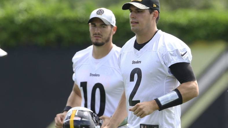 May 24, 2022; Pittsburgh, PA, USA;  Pittsburgh Steelers quarterbacks Mitch Trubisky (10) and Mason Rudolph (2) participate in organized team activities at UPMC Rooney Sports Complex. Mandatory Credit: Charles LeClaire-USA TODAY Sports