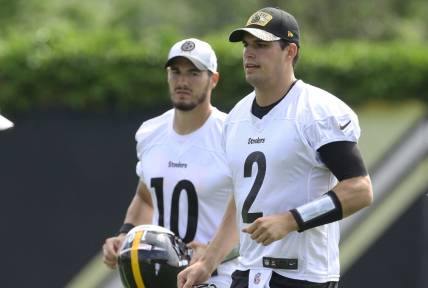 May 24, 2022; Pittsburgh, PA, USA;  Pittsburgh Steelers quarterbacks Mitch Trubisky (10) and Mason Rudolph (2) participate in organized team activities at UPMC Rooney Sports Complex. Mandatory Credit: Charles LeClaire-USA TODAY Sports