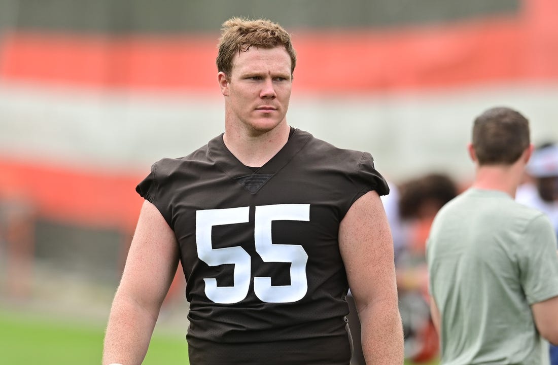 Browns activate starting center Ethan Pocic from IR