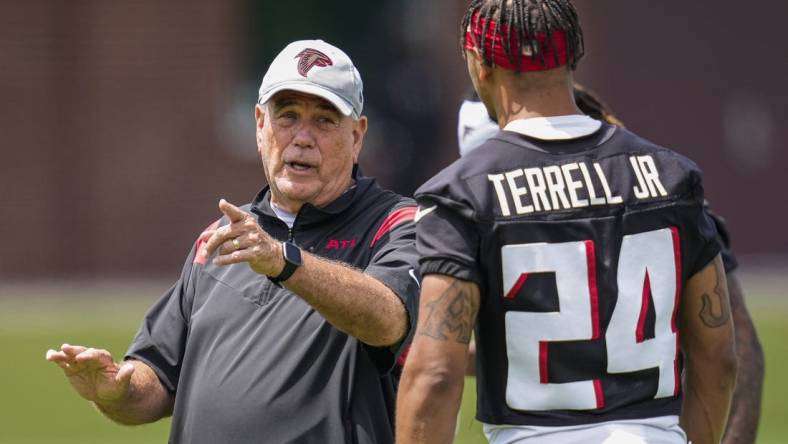 Jun 9, 2022; Atlanta, Georgia, USA; Atlanta Falcons defensive coordinator Dean Pees talks to cornerback A J Terrell (24) during OTA at Falcons Training Complex. Mandatory Credit: Dale Zanine-USA TODAY Sports