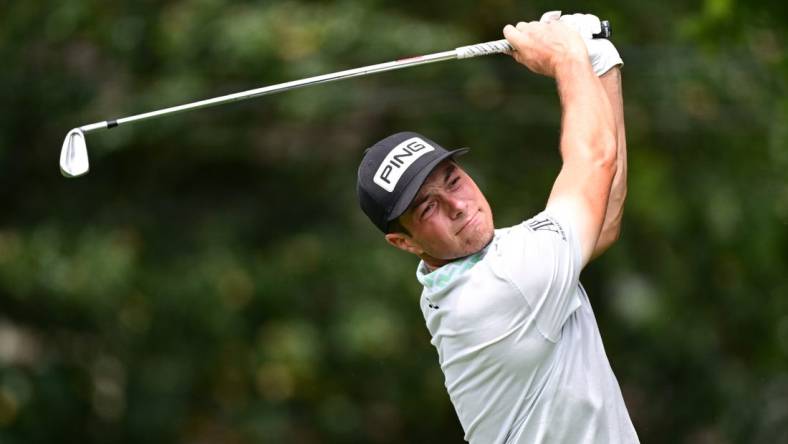 Aug 25, 2022; Atlanta, Georgia, USA; Viktor Hovland tees off on the 2nd hole during the first round of the TOUR Championship golf tournament. Mandatory Credit: Adam Hagy-USA TODAY Sports