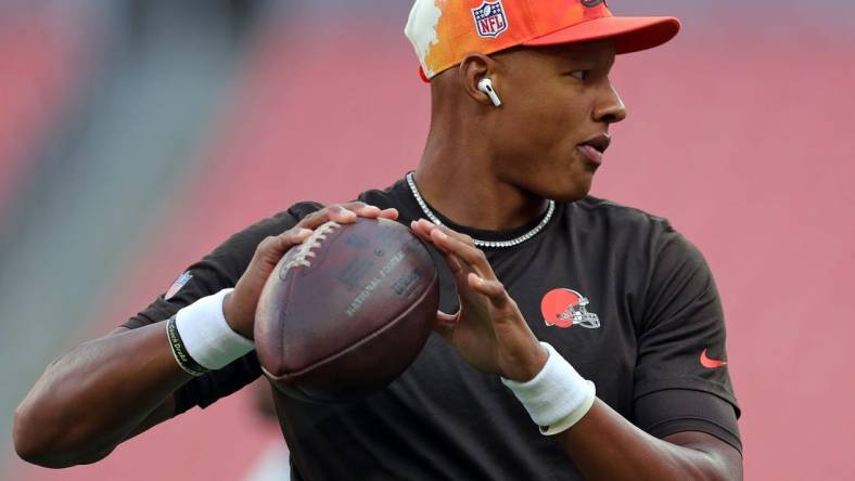 Browns quarterback Joshua Dobbs warms up before a game against the Pittsburgh Steelers, Thursday, Sept. 22, 2022, in Cleveland.

Brownspregame 3