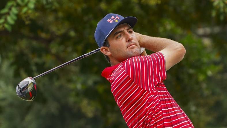 Sep 25, 2022; Charlotte, North Carolina, USA; Team USA golfer Scottie Scheffler hits his tee shot on the 17th hole during the singles match play of the Presidents Cup golf tournament at Quail Hollow Club. Mandatory Credit: Peter Casey-USA TODAY Sports