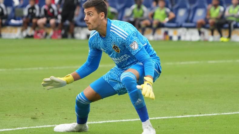 Oct 15, 2022; Carson, California, US; Los Angeles Galaxy goalkeeper Jonathan Bond (1) looks on during the second half against the Nashville SC at Dignity Health Sports Park. Mandatory Credit: Kirby Lee-USA TODAY Sports