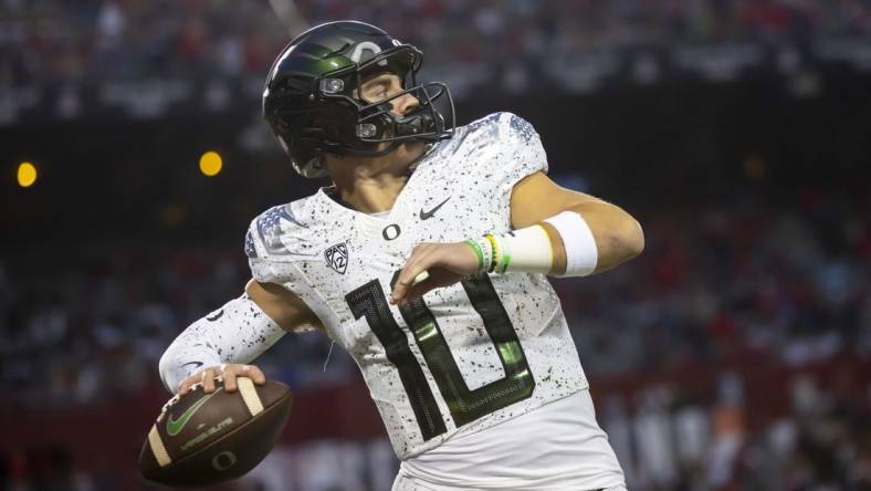 Oct 8, 2022; Tucson, Arizona, USA; Oregon Ducks quarterback Bo Nix (10) against the Arizona Wildcats at Arizona Stadium. Mandatory Credit: Mark J. Rebilas-USA TODAY Sports